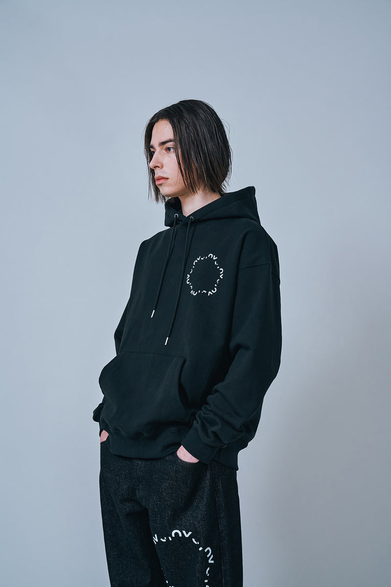 オーワイ(OY) ROUND LOGO HOODIE-BLACK
