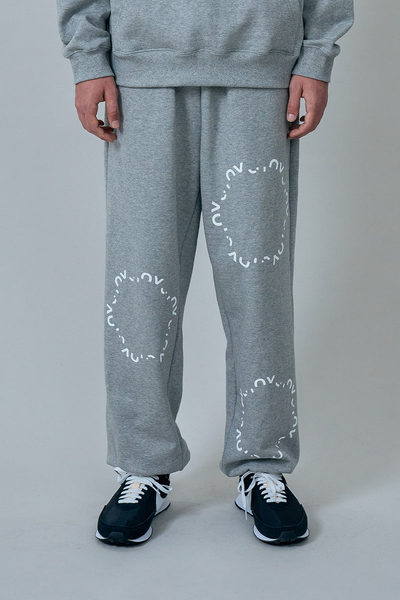 オーワイ(OY) ROUND LOGO JOGGER PANTS-GREY