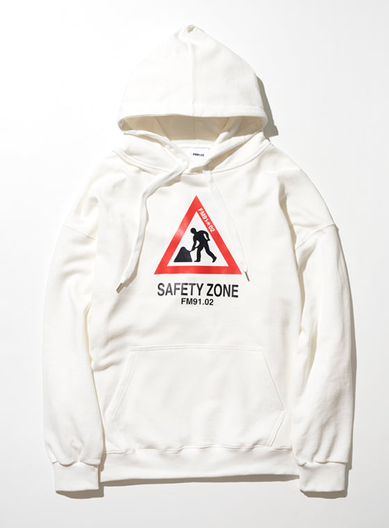 FM91.02 (エフエム91.02)　ROAD CONSTRUCTION HOODY white