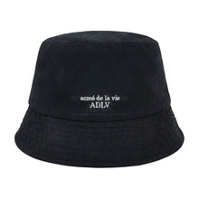 アクメドラビ(acme' de la vie)   BASIC LOGO WASHING BUCKET HAT BLACK