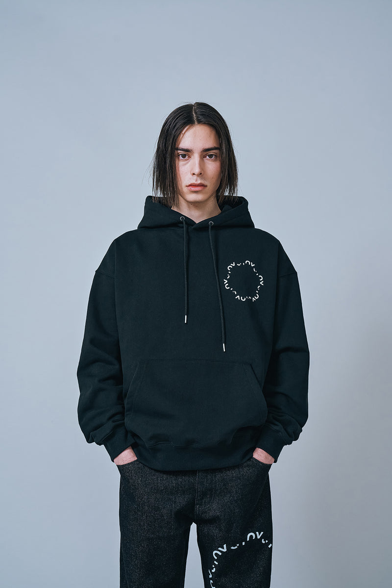 オーワイ(OY) ROUND LOGO HOODIE-BLACK