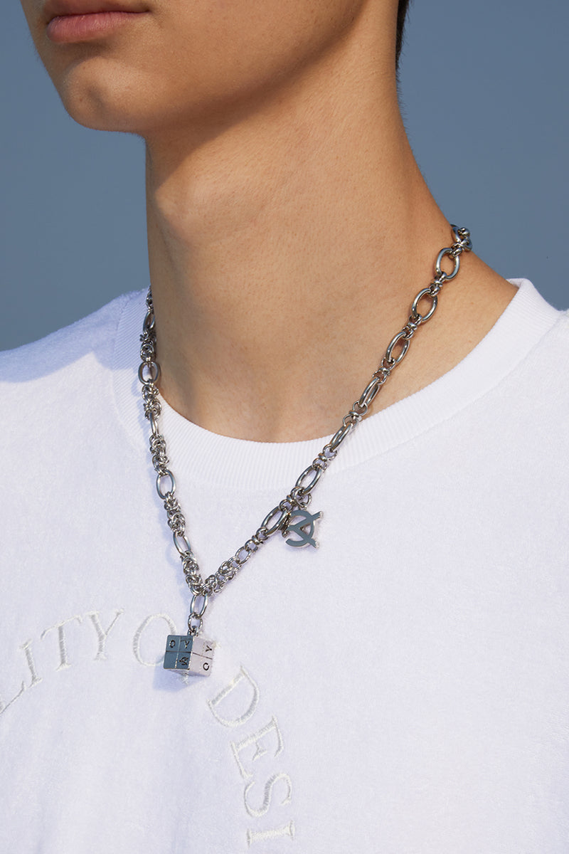 オーワイ(OY) CUBE LOGO NECKLACE-SILVER