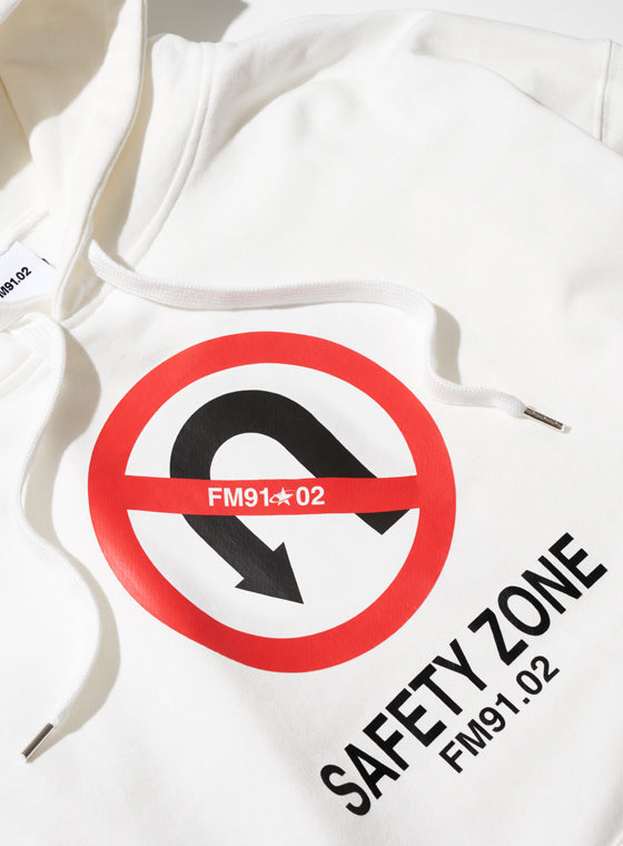 FM91.02 (エフエム91.02)　NO U-TURN HOODY white