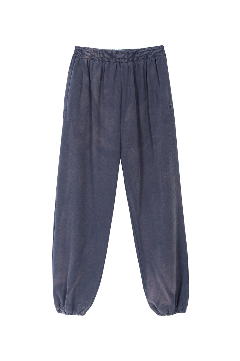 GRAFFITIONMIND(グラフィティオンマインド)          EMBROIDERED LOGO SPRAY WASHED SWEATPANTS (NAVY)