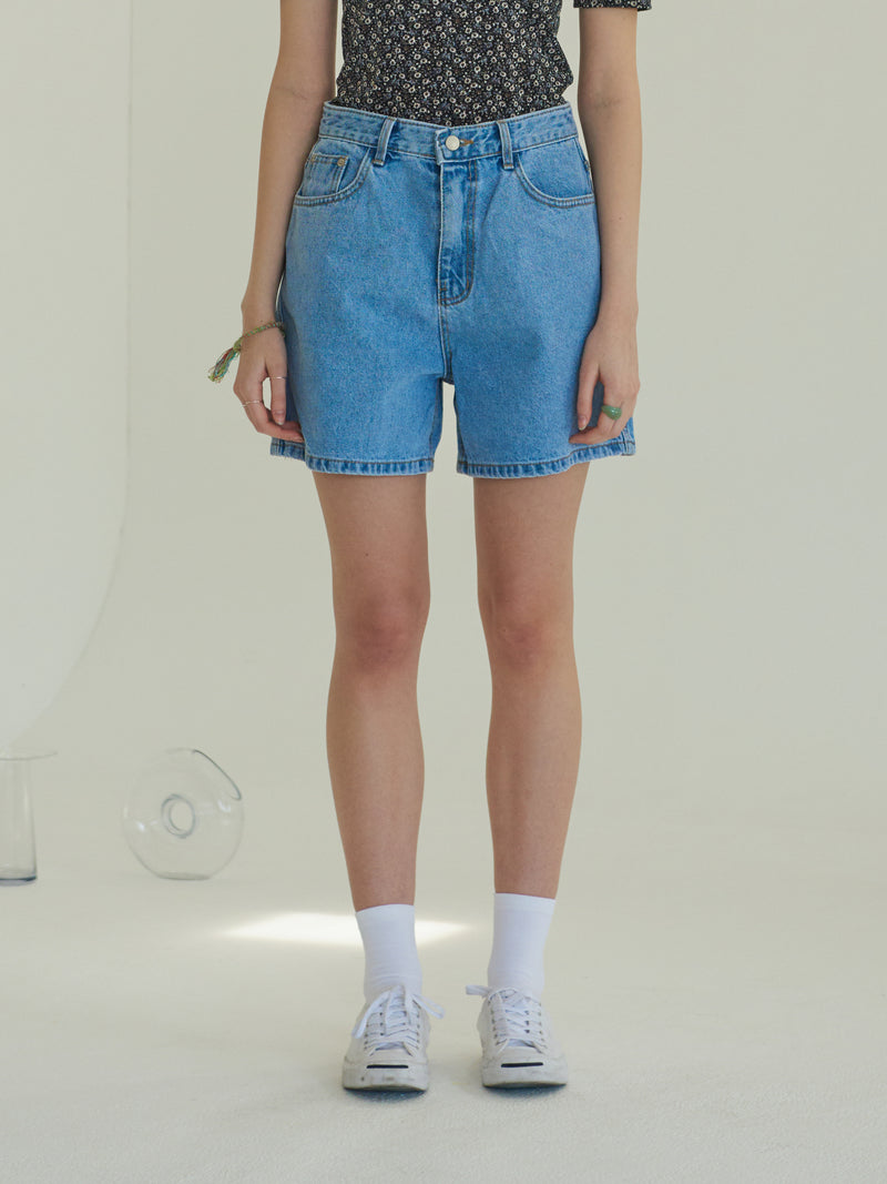 TMO BY 13MONTH（ティーエムオーバイサーティンマンス）LOOSE DENIM SHORTS (LIGHT BLUE)
