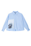 GRAFFITIONMIND(グラフィティオンマインド)          PRINTED PATCH CROPPED DRESS SHIRTS (BLUE)