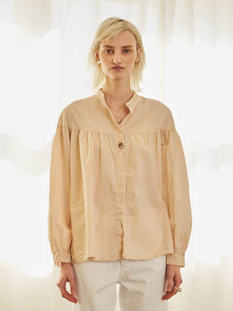 TMO BY 13MONTH（ティーエムオーバイサーティンマンス）CHINA COLLAR SHIRRING BLOUSE (PINK)