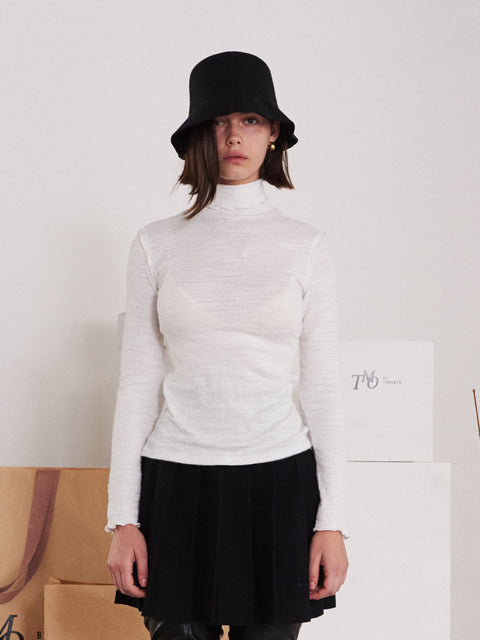TMO BY 13MONTH（ティーエムオーバイサーティンマンス）CONTRAST RUFFLED TRIMMING EDGE TURTLENECK T-SHIRT (WHITE)