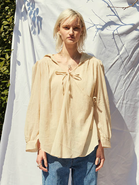 TMO BY 13MONTH（ティーエムオーバイサーティンマンス）STRING HOOD BLOUSE (BEIGE)