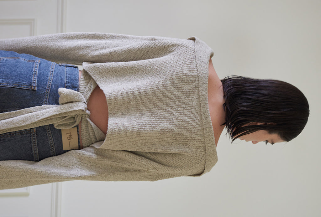 TMO BY 13MONTH（ティーエムオーバイサーティンマンス）BACKLESS COLLARED KNIT (BEIGE)