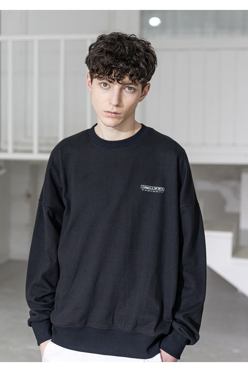 メスノウン(MASSNOUN) CLASSIFICATION OVERSIZED CREWNECK MSZCR001-BK