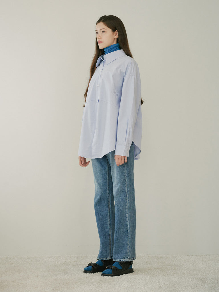 TMO BY 13MONTH（ティーエムオーバイサーティンマンス）OVERSIZED LOGO SHIRT (SKY BLUE)