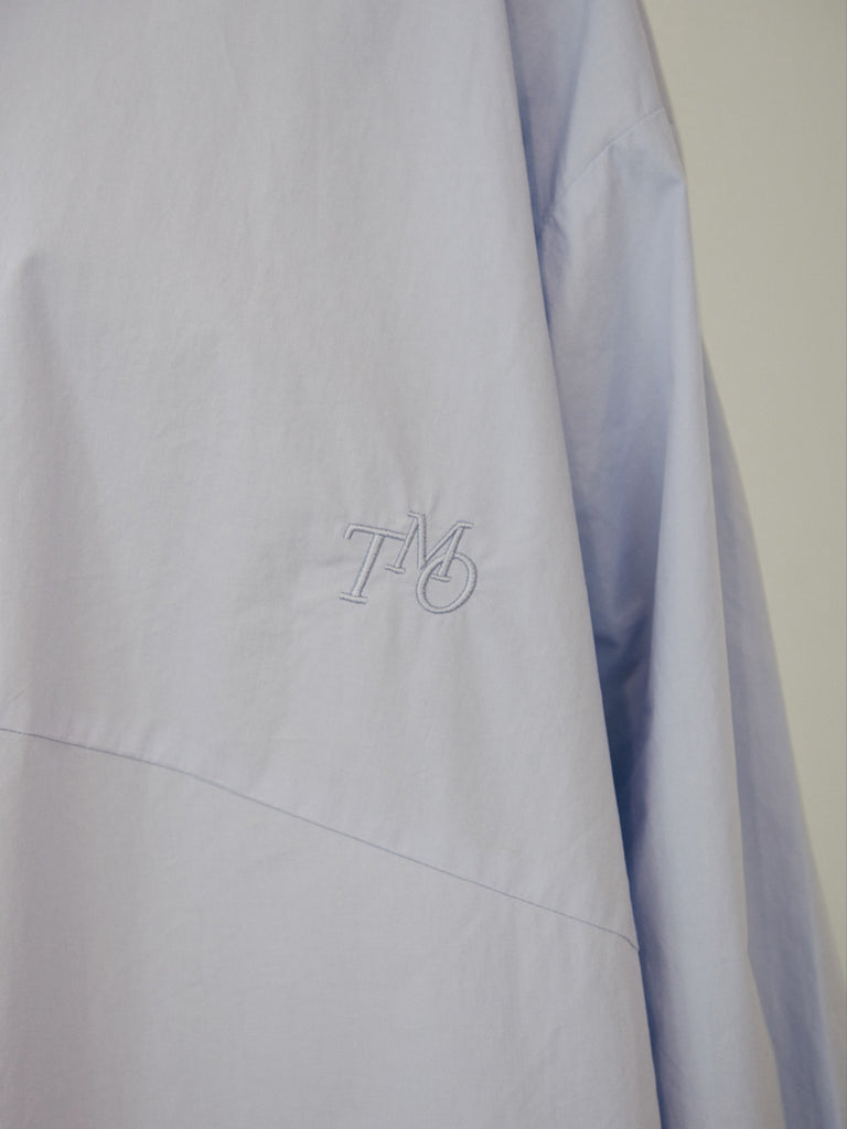 TMO BY 13MONTH（ティーエムオーバイサーティンマンス）OVERSIZED LOGO SHIRT (SKY BLUE)