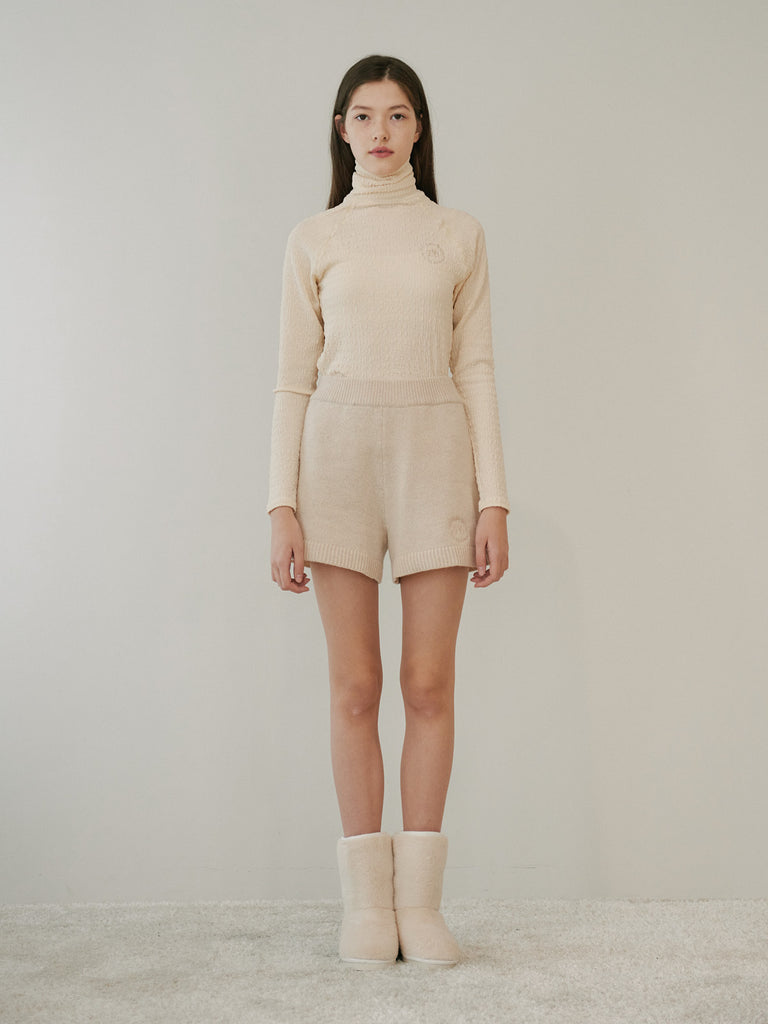 TMO BY 13MONTH（ティーエムオーバイサーティンマンス）PLEATED TURTLE NECK TOP (IVORY)