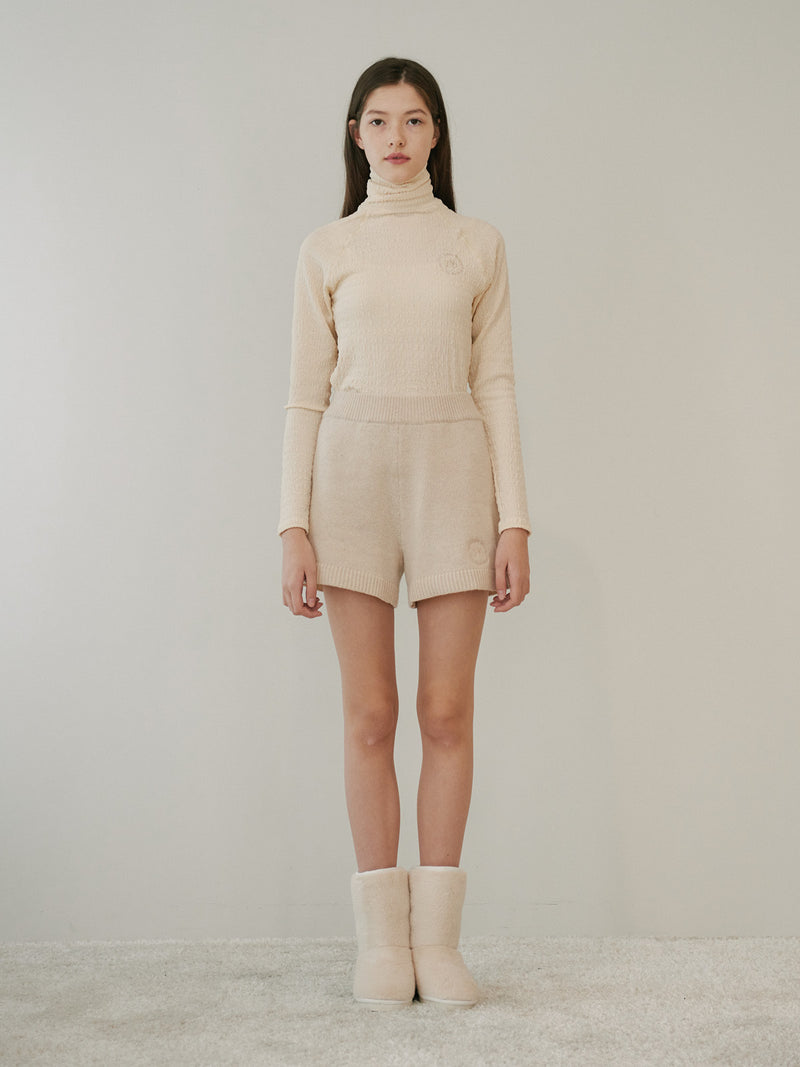 TMO BY 13MONTH（ティーエムオーバイサーティンマンス）PLEATED TURTLE NECK TOP (IVORY)