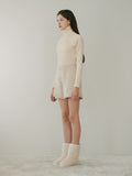 TMO BY 13MONTH（ティーエムオーバイサーティンマンス）PLEATED TURTLE NECK TOP (IVORY)