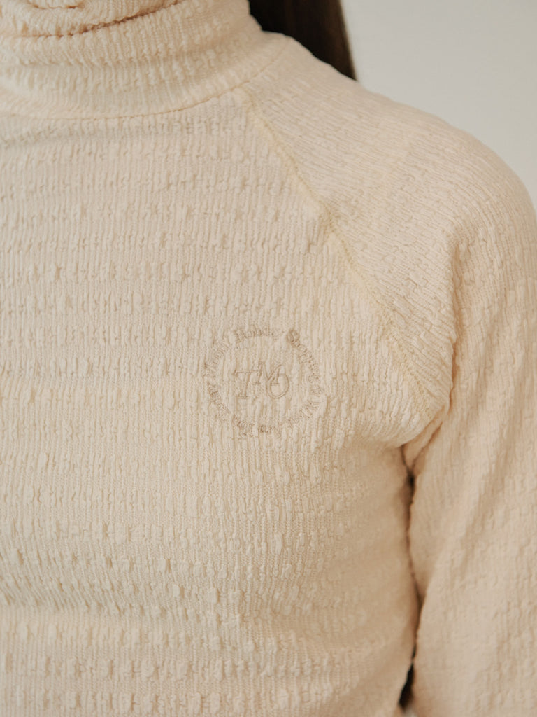 TMO BY 13MONTH（ティーエムオーバイサーティンマンス）PLEATED TURTLE NECK TOP (IVORY)