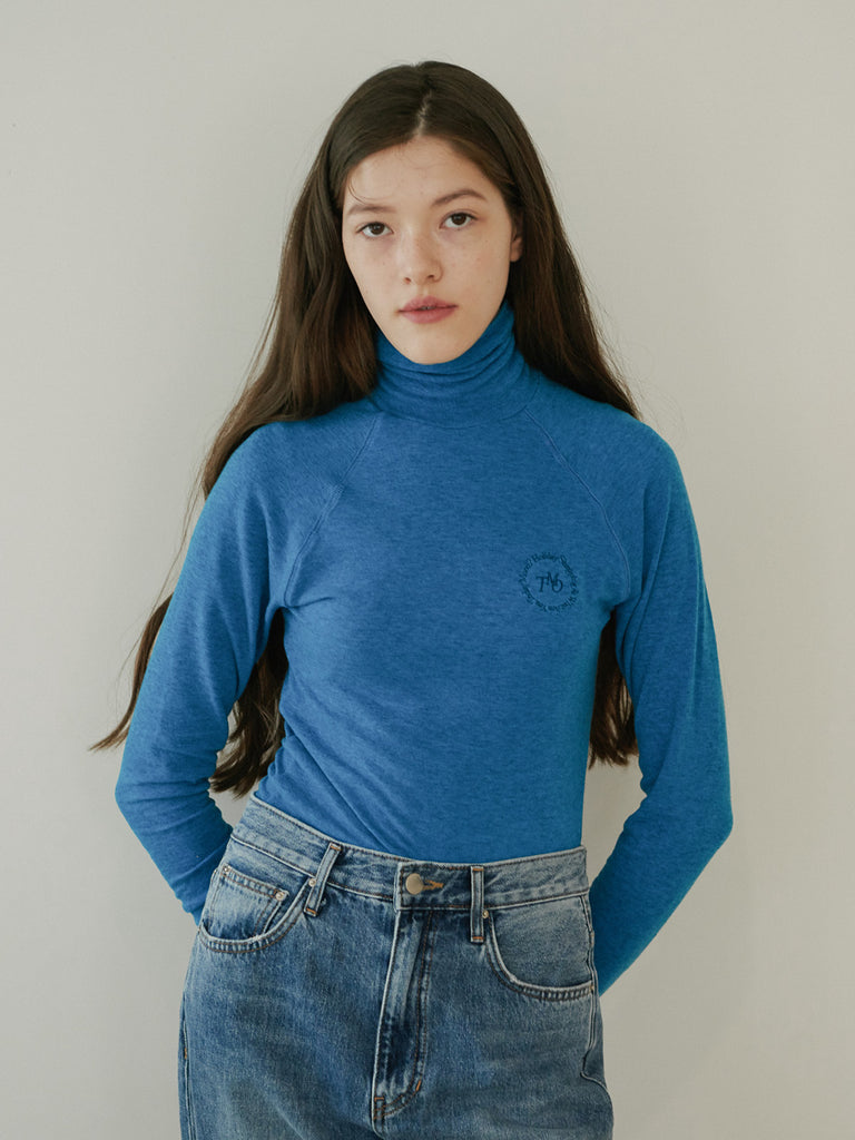 TMO BY 13MONTH（ティーエムオーバイサーティンマンス）TURTLE NECK TOP (BLUE)