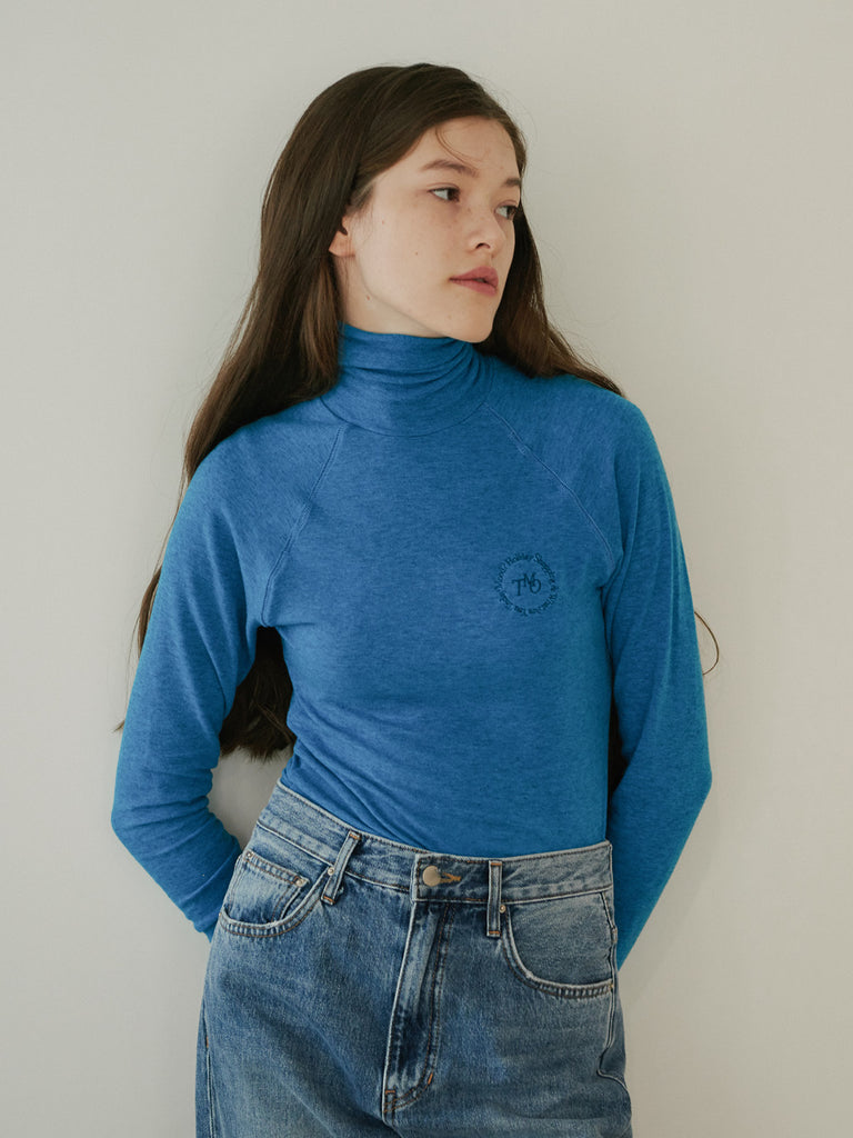 TMO BY 13MONTH（ティーエムオーバイサーティンマンス）TURTLE NECK TOP (BLUE)