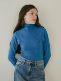 TMO BY 13MONTH（ティーエムオーバイサーティンマンス）TURTLE NECK TOP (BLUE)