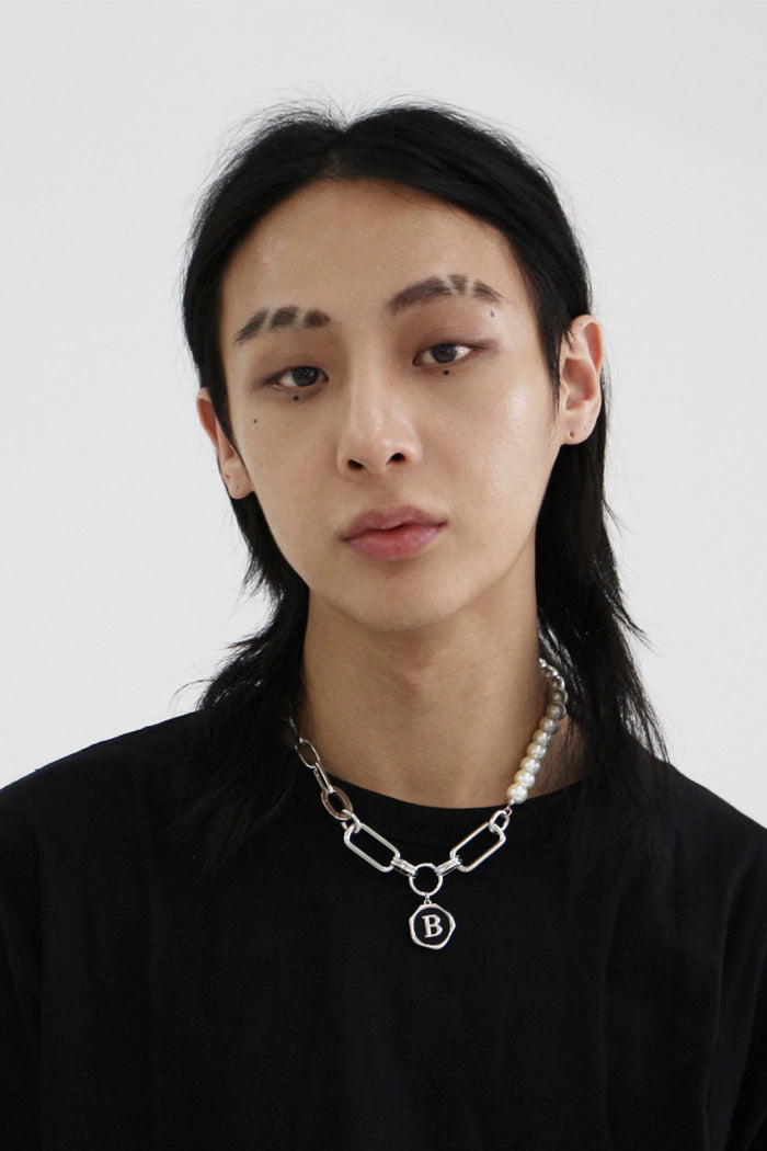 BLACKPURPLE (ブラックパープル) guerlain Signature B pearl & Chain necklace