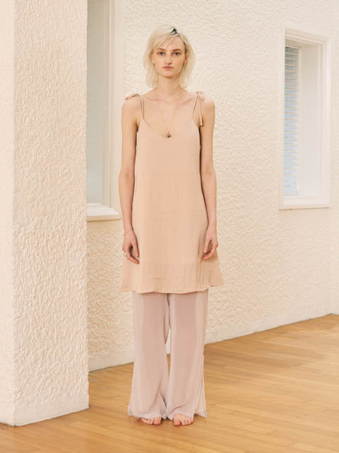 TMO BY 13MONTH（ティーエムオーバイサーティンマンス）STRAP SILKY ONE PIECE (PEACH)