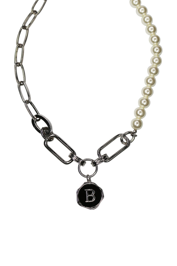 BLACKPURPLE (ブラックパープル) guerlain Signature B pearl & Chain necklace