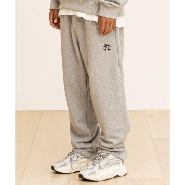 マスノウン(MASSNOUN)     GRATING EMBLEM BACK SLIT ZIP PANTS MFTTP005-GY