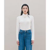 TMO BY 13MONTH（ティーエムオーバイサーティンマンス） RIBBED TURTLENECK TOP (WHITE)