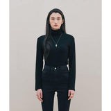 TMO BY 13MONTH（ティーエムオーバイサーティンマンス） RIBBED TURTLENECK TOP (BLACK)