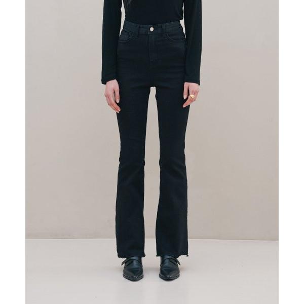 TMO BY 13MONTH（ティーエムオーバイサーティンマンス） CUTOFF BOOTCUT JEANS (BLACK)