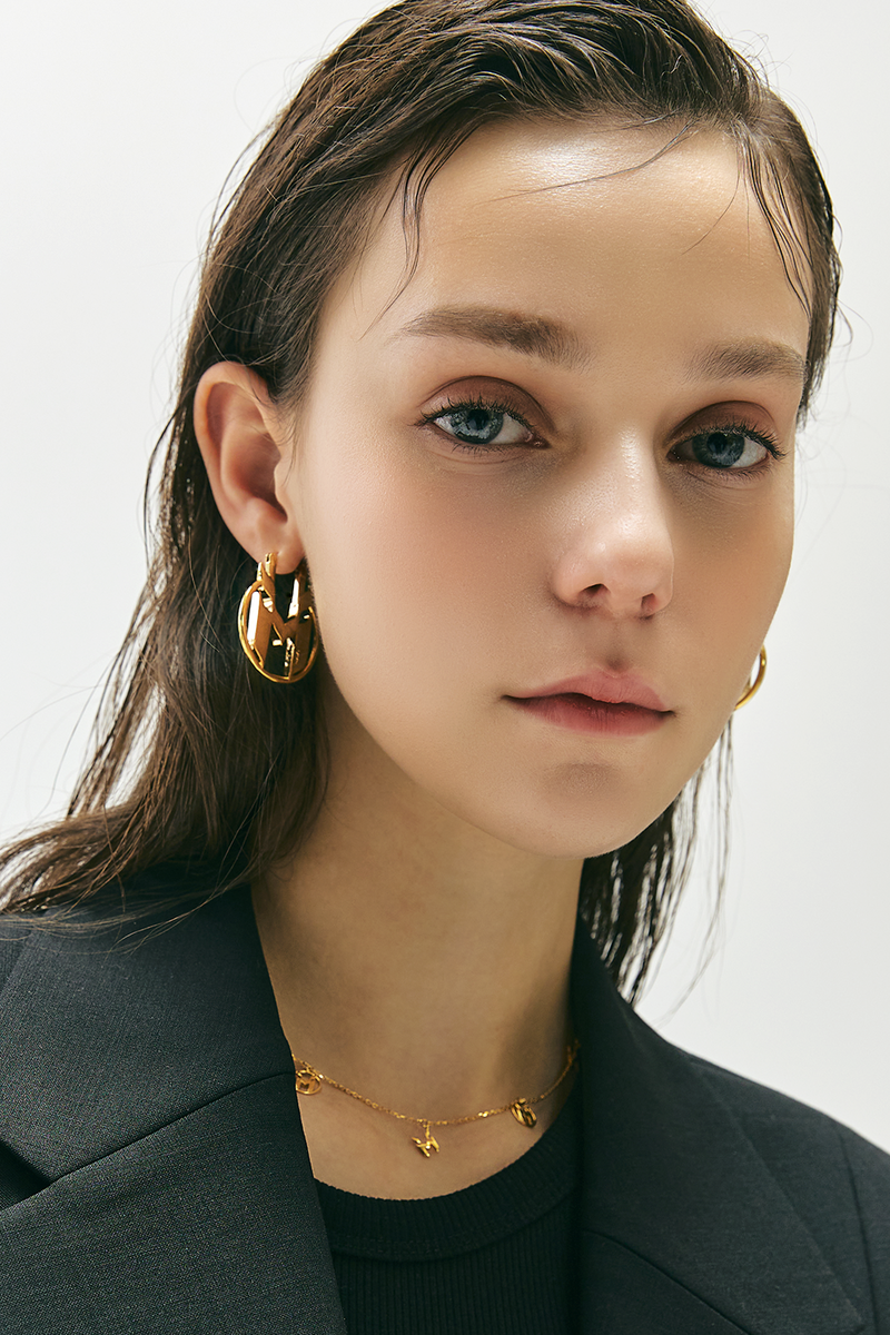 MMIC(エムエムアイシー) M LOGO EARING GD